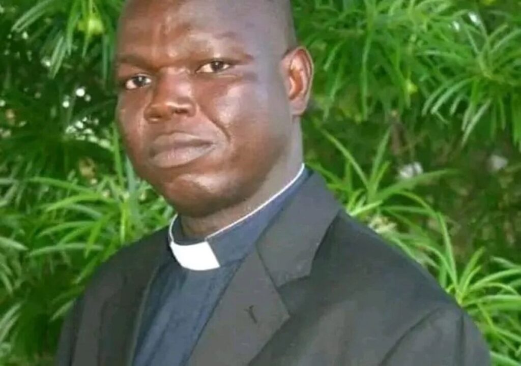 Cameroun : L’abbé Valentin Baïbarem libéré après la mort d&rsquo;un enseignant
